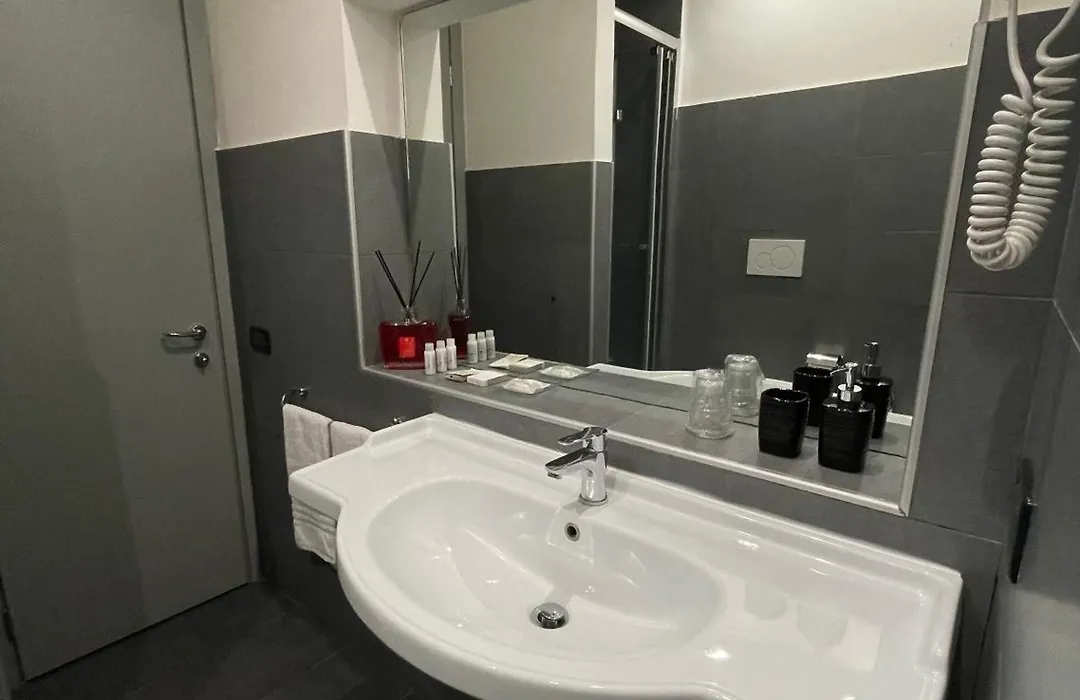 Residenza Cola Di Rienzo - Suite In Rome-1