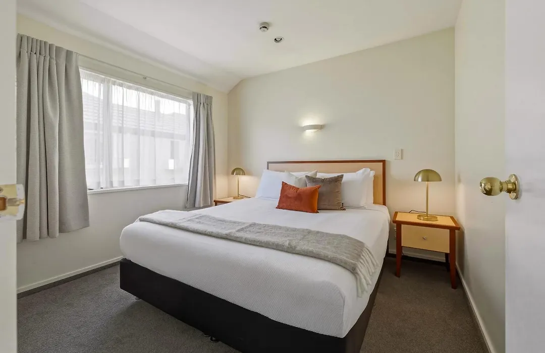 Daffodil Apartments-1