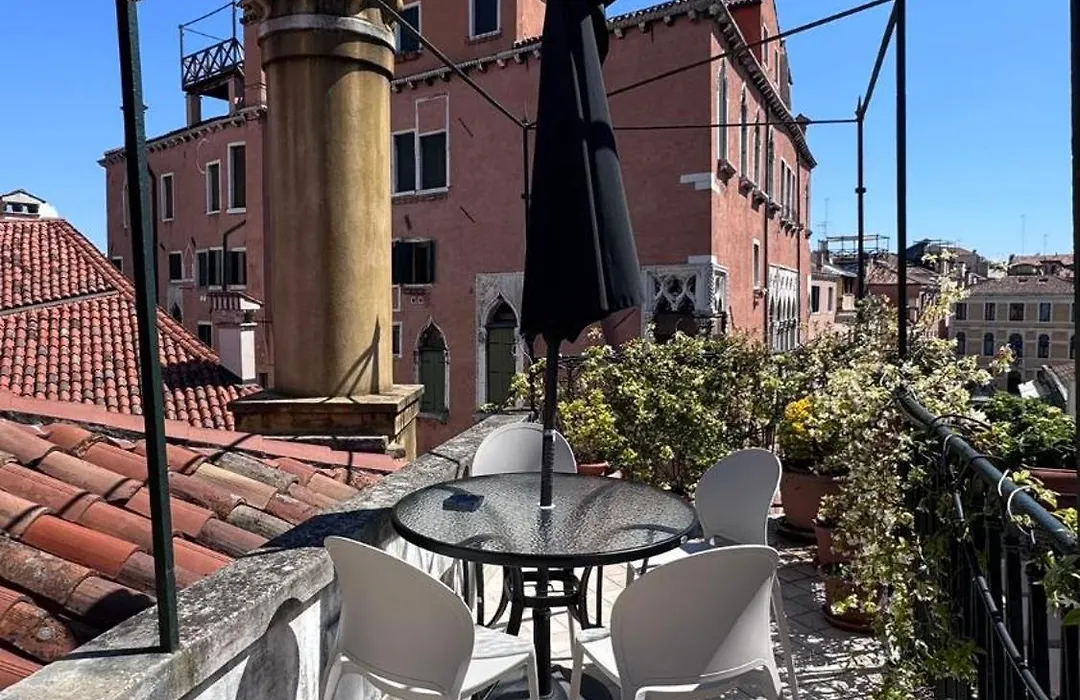 Residenza De L'Osmarin Suites-1