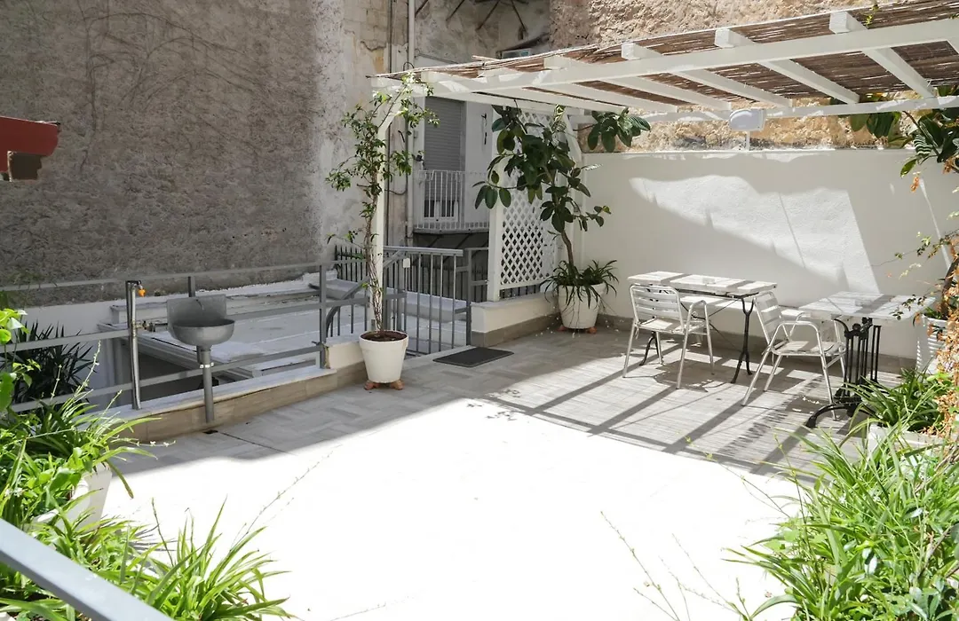 Tribunali apartments-1
