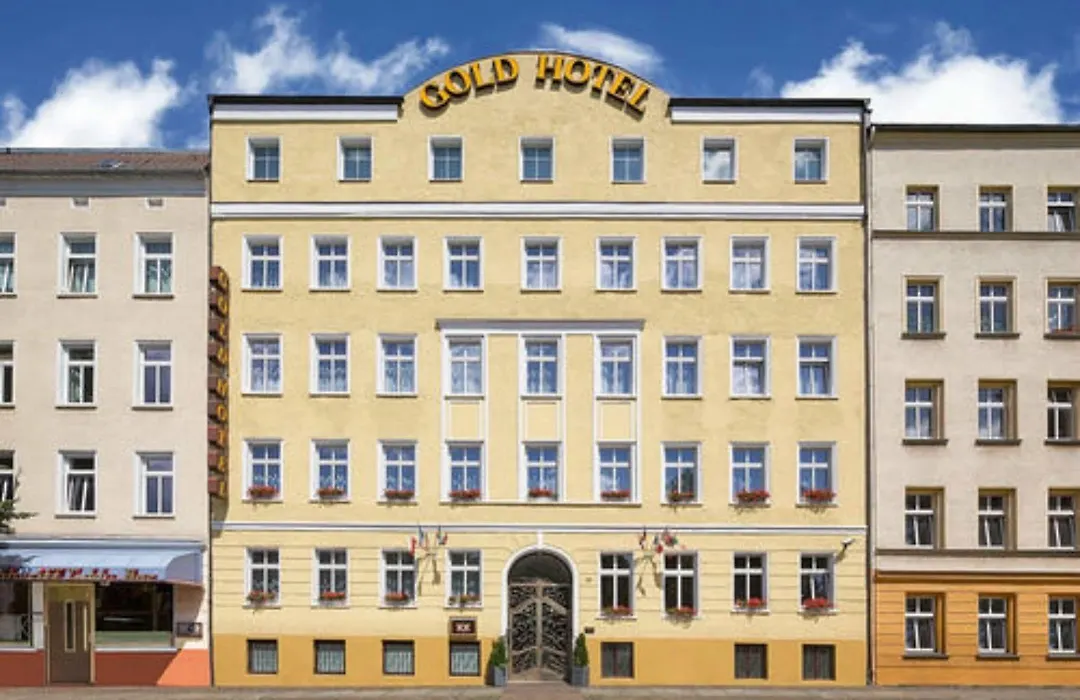 Gold Hotel-1