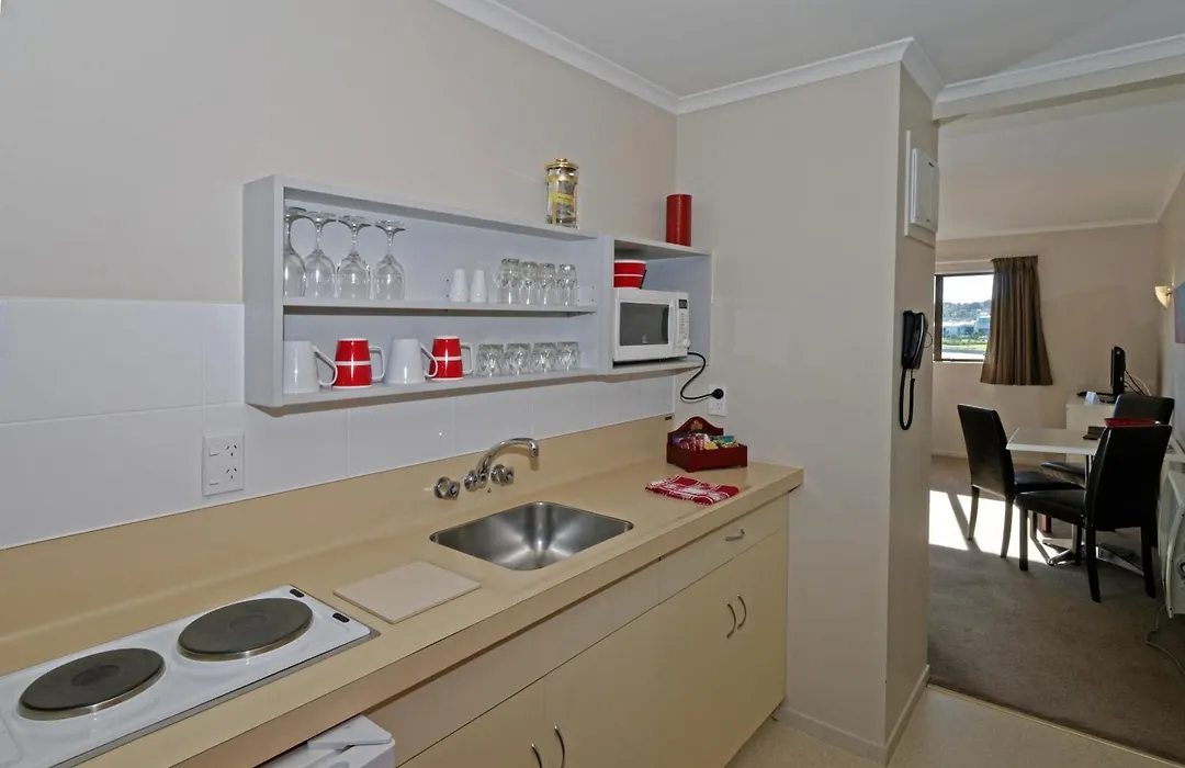 Airport Harbour Motel-1