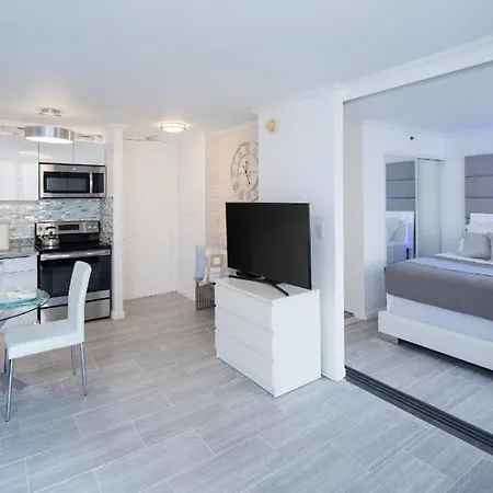 Waikiki Banyan Modern One Bedroom Free Parking-2