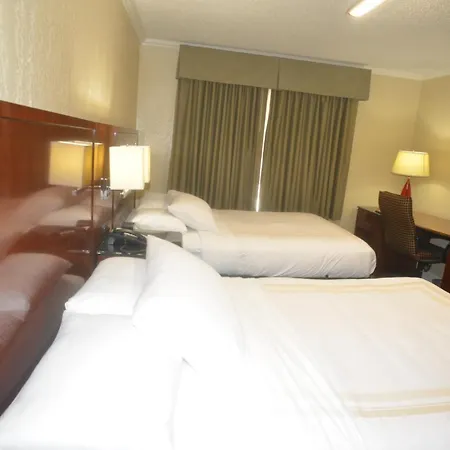 Hometown Inn & Suites-3