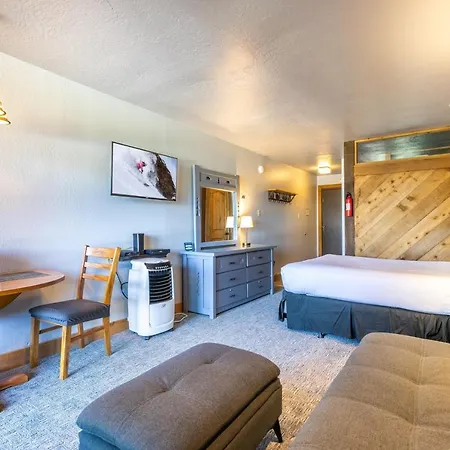 Hotel Style Room In The Timber Creek Lodge Condo-3