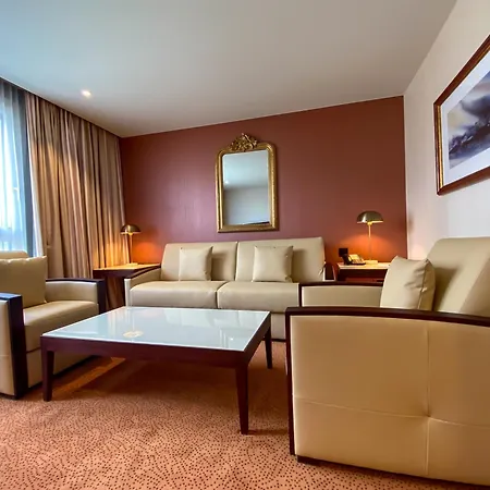 Nash Airport Hotel-3
