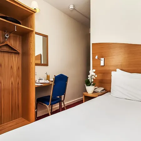Ambassadors Hotel-3