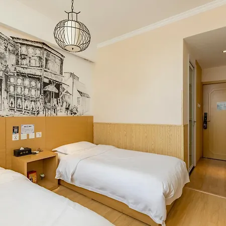 Happy Dragon Alley Hotel: City Center Charm with Free Coffee & Tourist Services-2