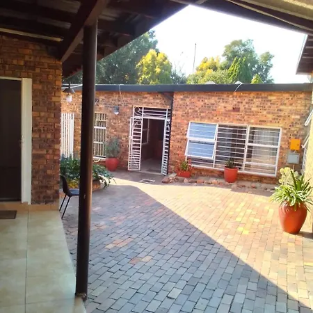 Zonke Bonke Guest House Randburg-3
