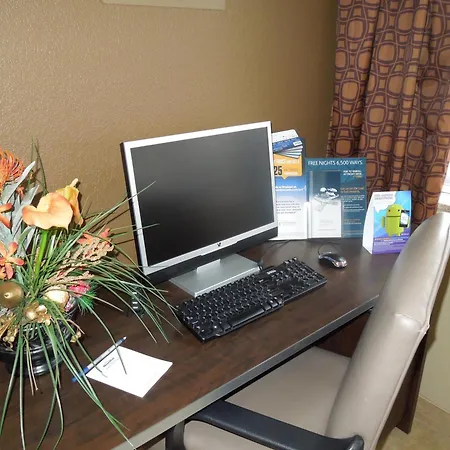 Microtel Inn & Suites By Wyndham Harrisonburg-2