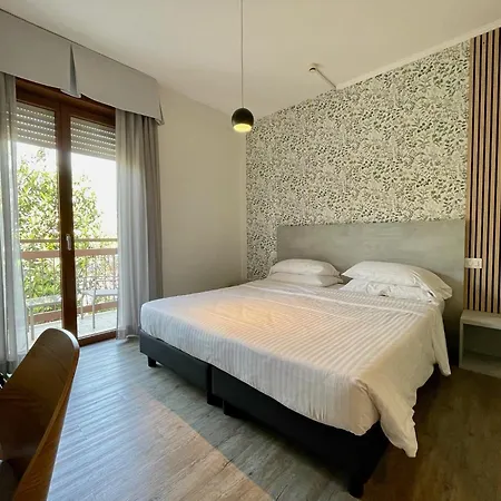 B City Hotel Bardolino-3