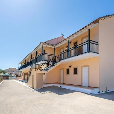 Sandy Beach Complex - Poolside Studios & Seaside Apartments-3