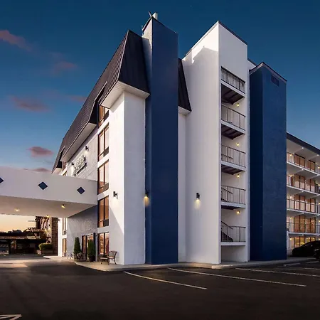 Clarion Inn & Suites Near The Leconte Center Pigeon Forge-3