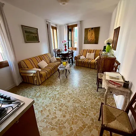 Residenza De L'Osmarin Suites-3