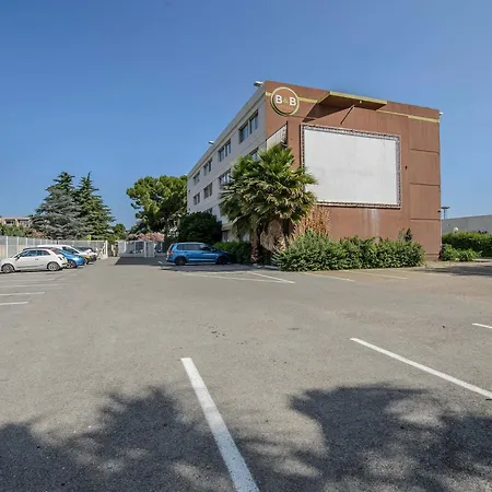 B&B HOTEL Nîmes Ville Active, parking sécurisé gratuit-3