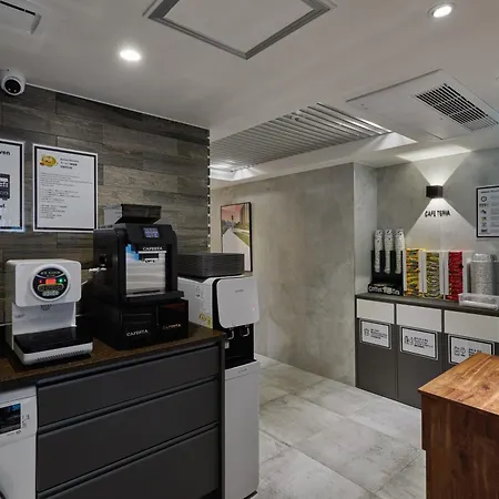 L Hostel-2