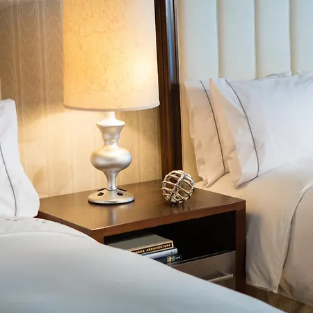 Renaissance Newark Airport Hotel-2