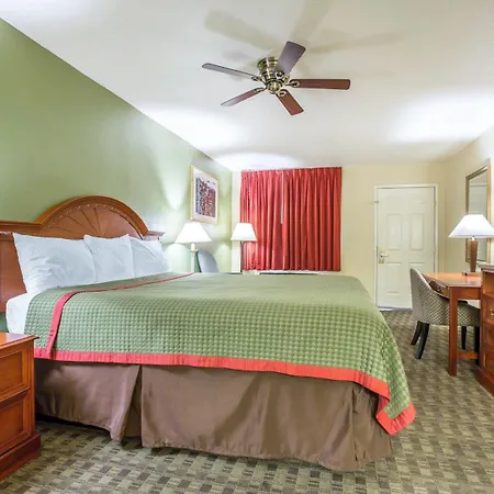 Rodeway Inn Delano-3