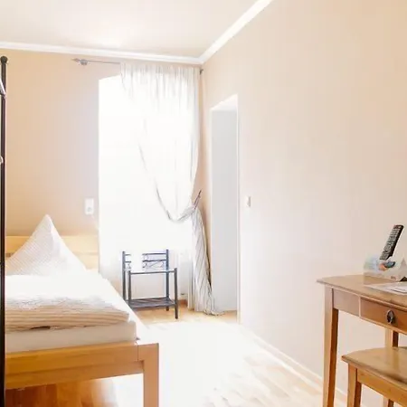 Landhotel Airport-Inn-2