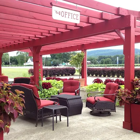 Vinehurst Inn & Suites-3