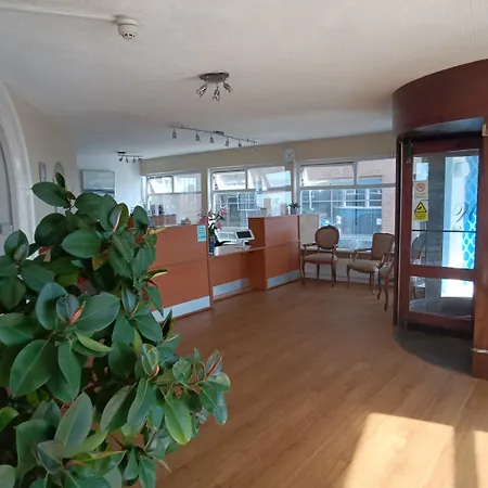 The Waldorf - Near Pleasure Beach & Sandcastle-3