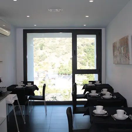 Hostal Tres Campanas-3