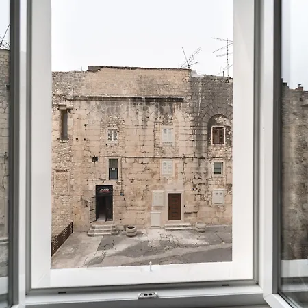 Tifani Luxury Rooms-2