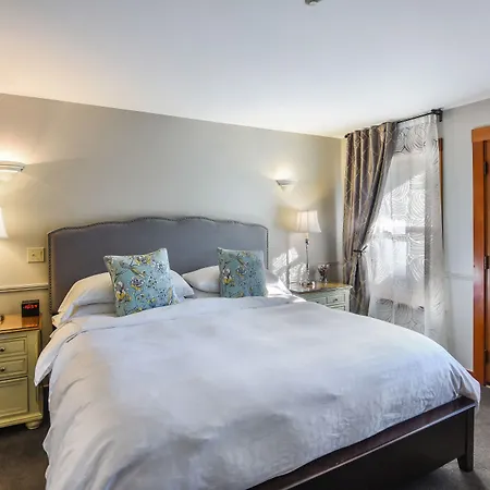 Wild Iris Inn-3