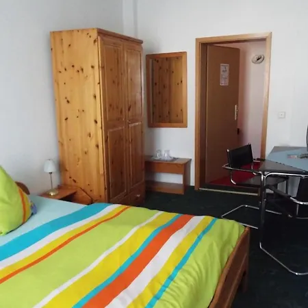 Hotel Pension zur Tanne-3