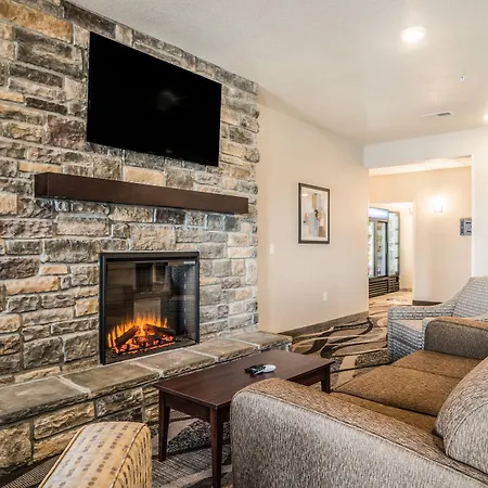 Cobblestone Hotel & Suites - Newport-3
