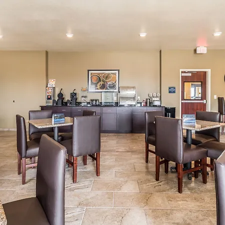 Cobblestone Hotel & Suites - Newport-2