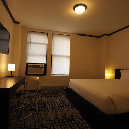 Night Hotel Broadway-3