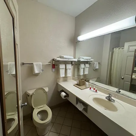 Econo Lodge Carlisle-2