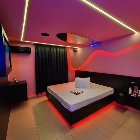 Fashion Motel-2