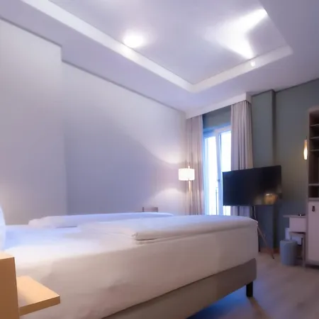 Hotel Bleibtreu Berlin By Golden Tulip-2