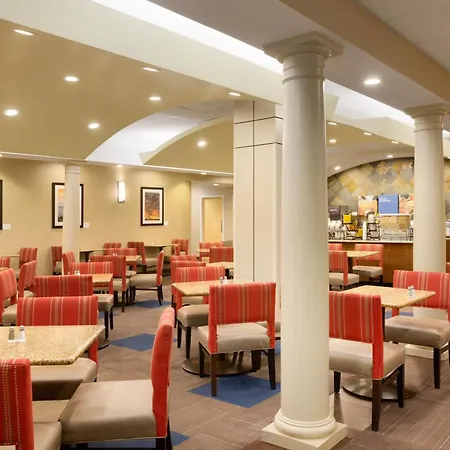 Comfort Inn & Suites Presidential-3