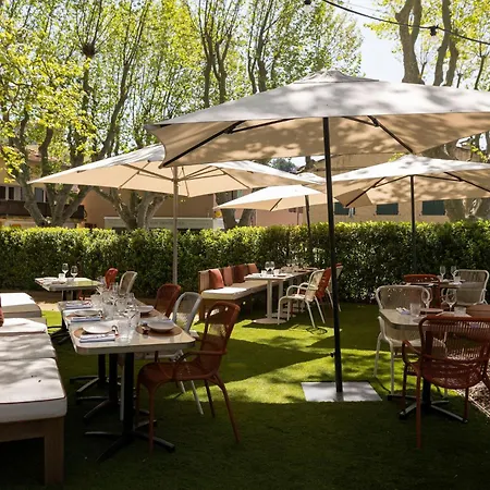 Hôtel et Restaurant La Bastide Bourrelly - Mathias Dandine-2