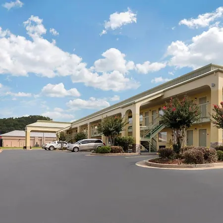 Quality Inn Mccomb-2