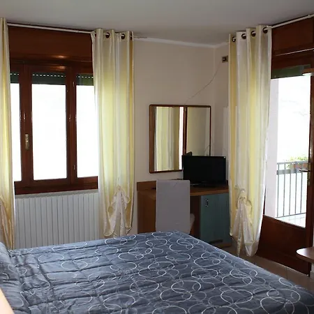 Albergo Ristorante Punta Dell'Est-2