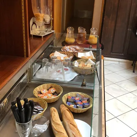 Hotel Les Arceaux-3