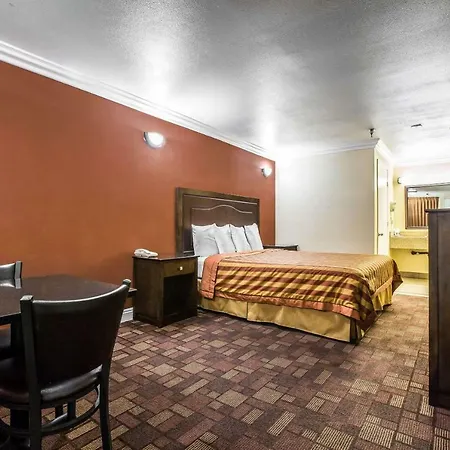 Econo Lodge Pico Rivera-3
