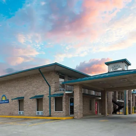 Days Inn By Wyndham Forest-2
