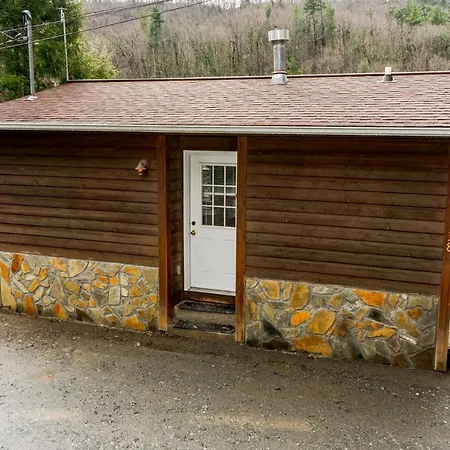 The Chimney Rock Inn & Cottages-2