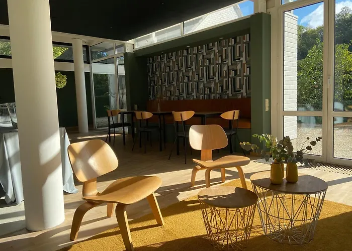 The Oak Hotel Waver