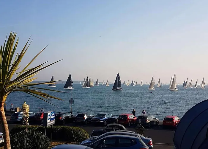 New Holmwood Hotel Cowes 