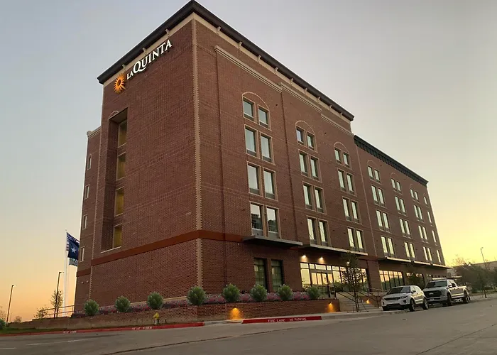 La Quinta Inn & Suites By Wyndham Dallas - Frisco Stadium
