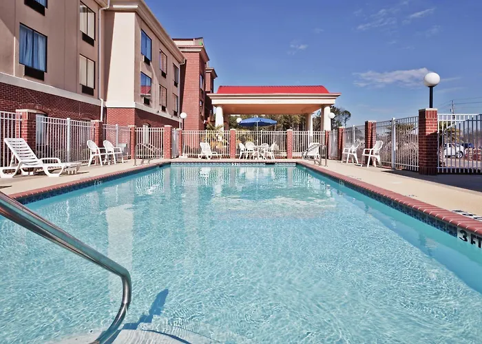 Holiday Inn Express Hotel & Suites Forest By Ihg