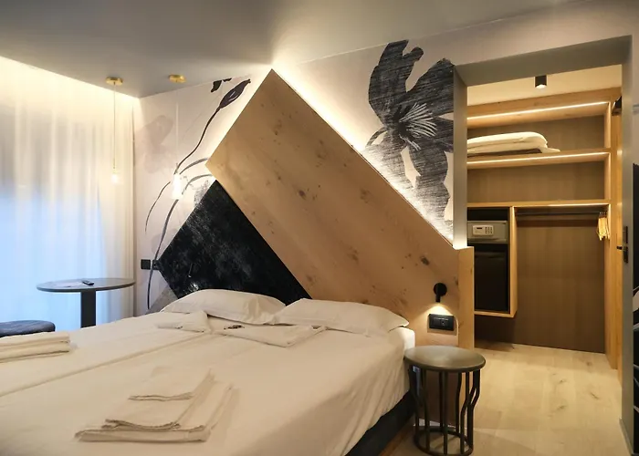 Flos Hotel