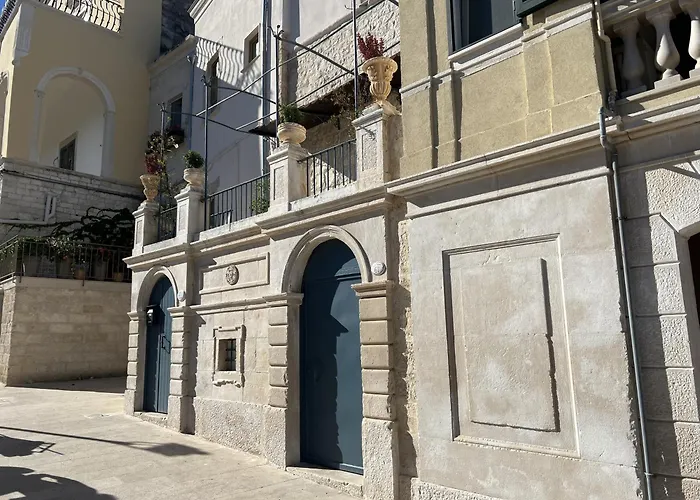 Intra Moenia