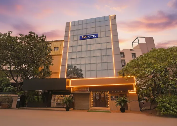 Fabhotel Gulshan International - Nr Peter Cat Park Street Kolkata